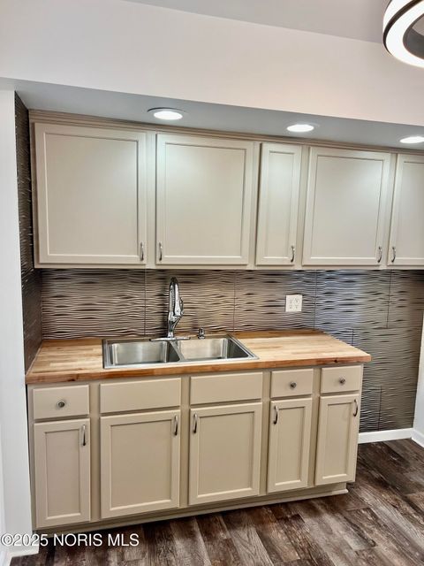 Tiny photo for 541 Oakdale Avenue, Toledo, OH 43605 (MLS # 10000456)