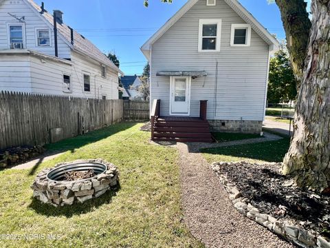 Tiny photo for 541 Oakdale Avenue, Toledo, OH 43605 (MLS # 10000456)