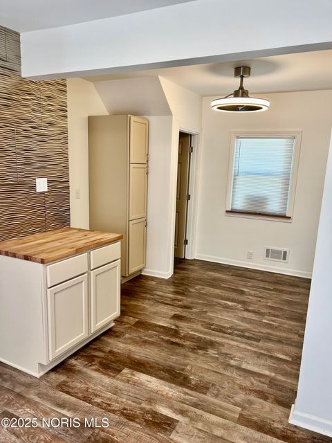Tiny photo for 541 Oakdale Avenue, Toledo, OH 43605 (MLS # 10000456)
