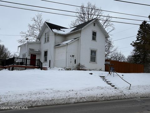 Photo of 627 W Mansfield Street, Bucyrus, OH 44820 (MLS # 10003824)
