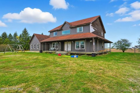 Photo of 14473 Dirlam Road, Bowling Green, OH 43402 (MLS # 10000507)