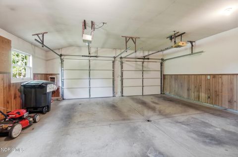 Tiny photo for 1626 Imperial Lane, Findlay, OH 45840 (MLS # 10008921)