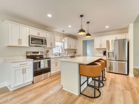 Tiny photo for 2015 Oakside Road, Toledo, OH 43615 (MLS # 10011754)