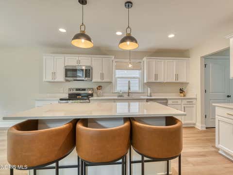 Tiny photo for 2015 Oakside Road, Toledo, OH 43615 (MLS # 10011754)