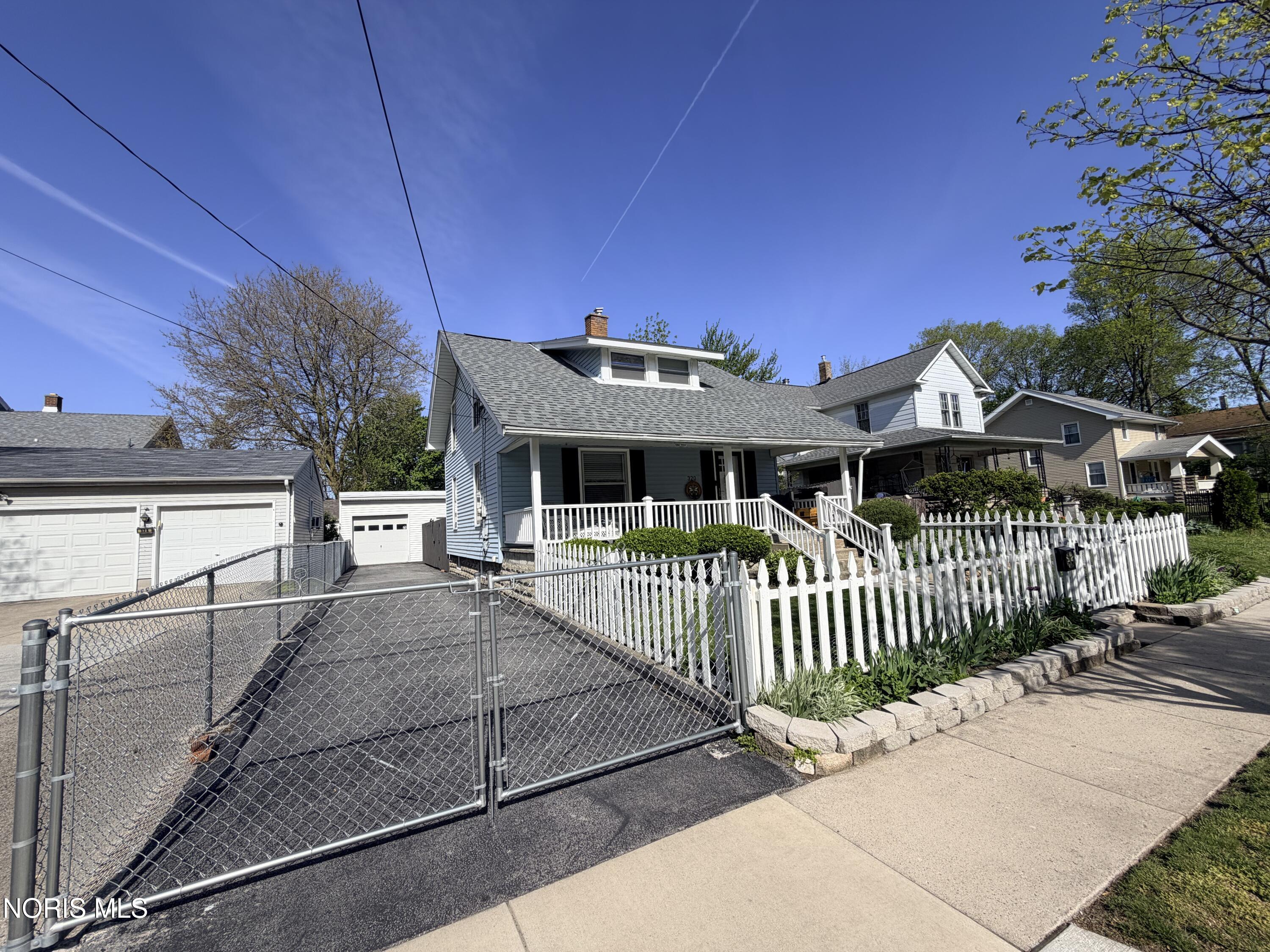 320 S Summit Street