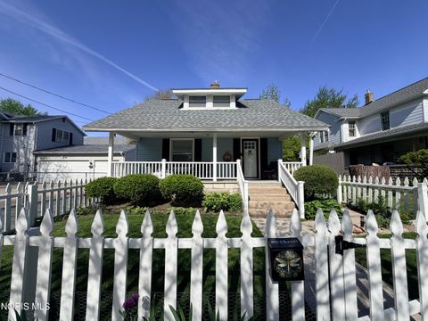 Photo of 320 S Summit Street, Bowling Green, OH 43402 (MLS # 10007251)