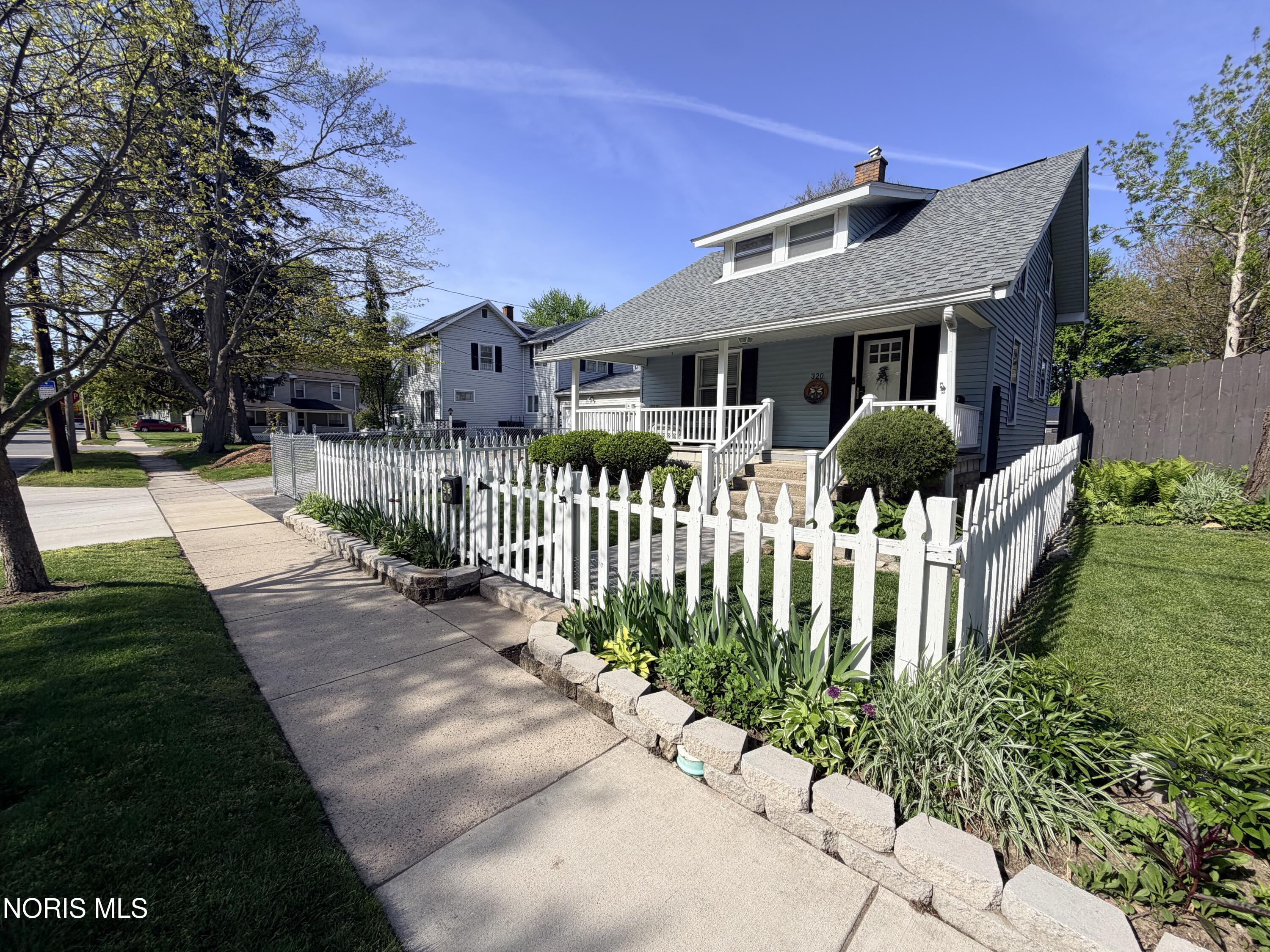 320 S Summit Street