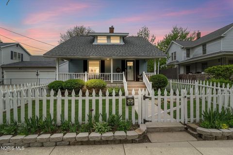 Photo of 320 S Summit Street, Bowling Green, OH 43402 (MLS # 10007251)