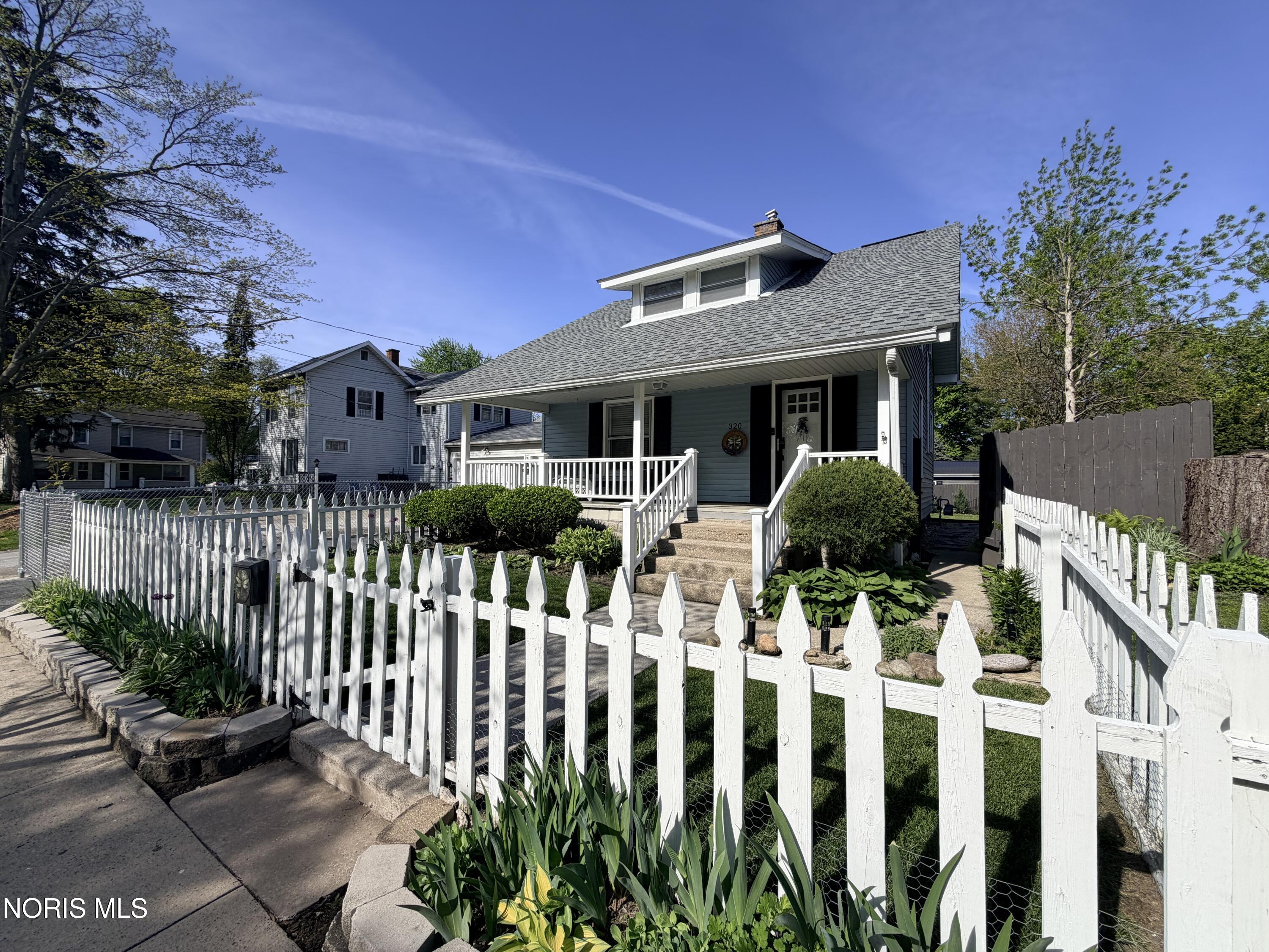 320 S Summit Street