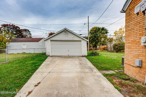 Tiny photo for 3405 Maher Street, Toledo, OH 43608 (MLS # 10000909)