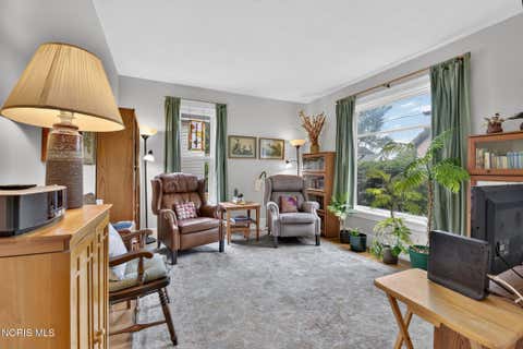 Tiny photo for 203 Buttonwood Avenue, Bowling Green, OH 43402 (MLS # 10011948)