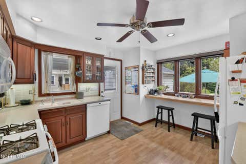 Tiny photo for 203 Buttonwood Avenue, Bowling Green, OH 43402 (MLS # 10011948)