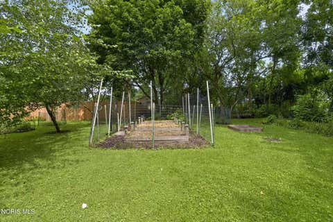 Tiny photo for 203 Buttonwood Avenue, Bowling Green, OH 43402 (MLS # 10011948)