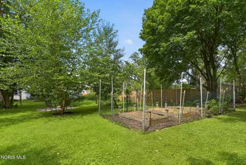 Tiny photo for 203 Buttonwood Avenue, Bowling Green, OH 43402 (MLS # 10011948)