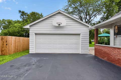 Tiny photo for 203 Buttonwood Avenue, Bowling Green, OH 43402 (MLS # 10011948)