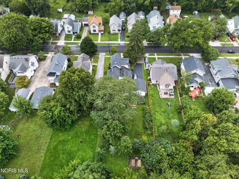 Tiny photo for 203 Buttonwood Avenue, Bowling Green, OH 43402 (MLS # 10011948)