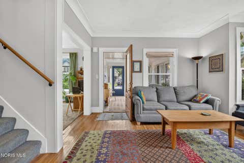 Tiny photo for 203 Buttonwood Avenue, Bowling Green, OH 43402 (MLS # 10011948)