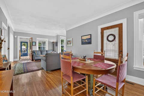 Tiny photo for 203 Buttonwood Avenue, Bowling Green, OH 43402 (MLS # 10011948)