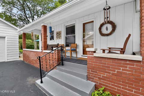 Tiny photo for 203 Buttonwood Avenue, Bowling Green, OH 43402 (MLS # 10011948)
