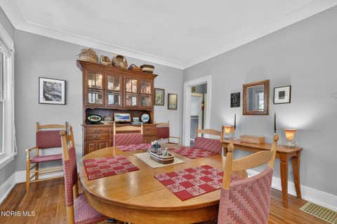 Tiny photo for 203 Buttonwood Avenue, Bowling Green, OH 43402 (MLS # 10011948)