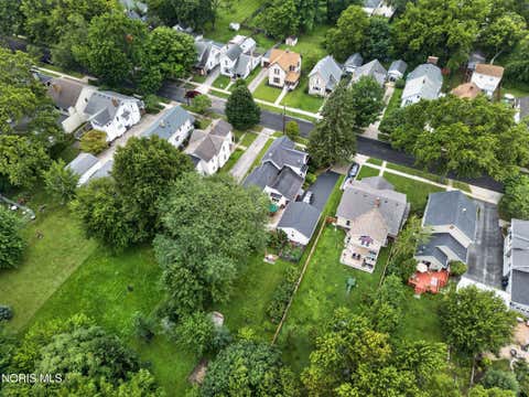 Tiny photo for 203 Buttonwood Avenue, Bowling Green, OH 43402 (MLS # 10011948)