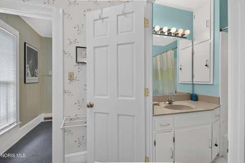 Tiny photo for 203 Buttonwood Avenue, Bowling Green, OH 43402 (MLS # 10011948)