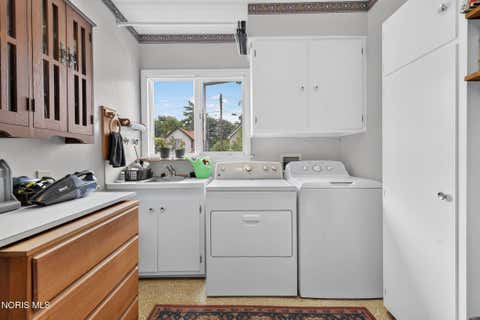 Tiny photo for 203 Buttonwood Avenue, Bowling Green, OH 43402 (MLS # 10011948)