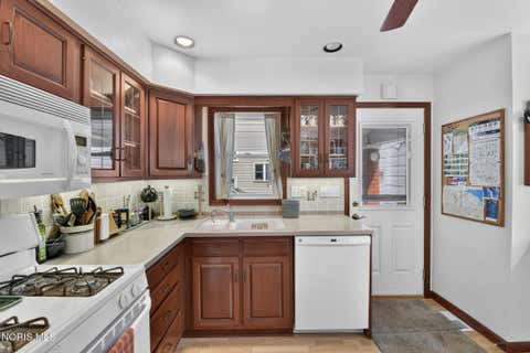 Tiny photo for 203 Buttonwood Avenue, Bowling Green, OH 43402 (MLS # 10011948)