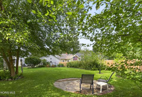Tiny photo for 203 Buttonwood Avenue, Bowling Green, OH 43402 (MLS # 10011948)