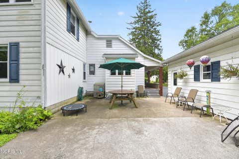 Tiny photo for 203 Buttonwood Avenue, Bowling Green, OH 43402 (MLS # 10011948)