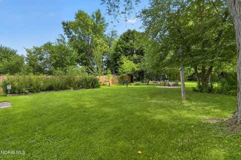 Tiny photo for 203 Buttonwood Avenue, Bowling Green, OH 43402 (MLS # 10011948)