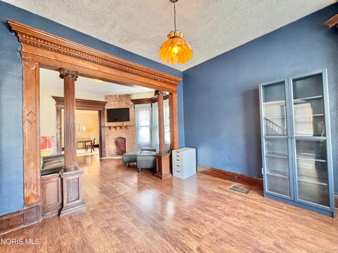 Tiny photo for 317 Western Avenue, Toledo, OH 43609 (MLS # 10004636)