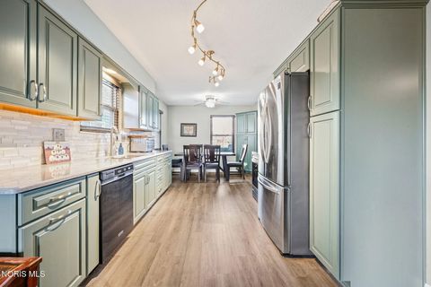 Tiny photo for 2718 Detwiler Drive, Toledo, OH 43611 (MLS # 10005300)