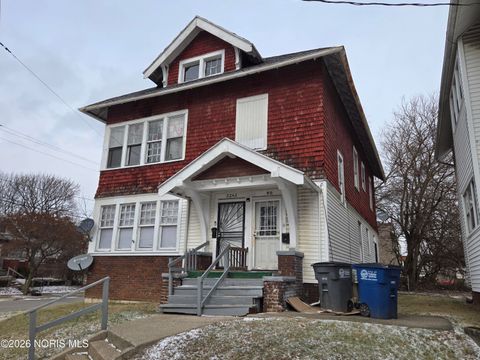Photo of 3242 Cambridge Street, Toledo, OH 43610 (MLS # 10002812)