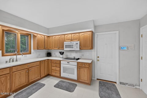 Tiny photo for 1512 Highland Green Drive, Toledo, OH 43614 (MLS # 10013324)