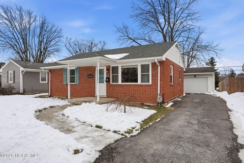 Photo of 329 W Melrose Avenue, Findlay, OH 45840 (MLS # 10004063)