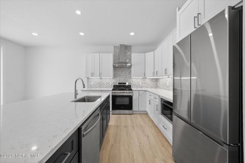 Tiny photo for 9520 Sheffield Road, Perrysburg, OH 43551 (MLS # 10003812)