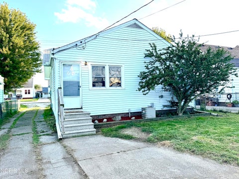 Tiny photo for 2275 Brown Road, Oregon, OH 43616 (MLS # 10013387)