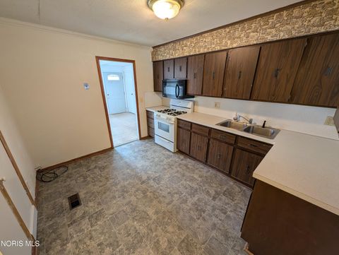 Tiny photo for 5563 302nd Street, Toledo, OH 43611 (MLS # 10006556)