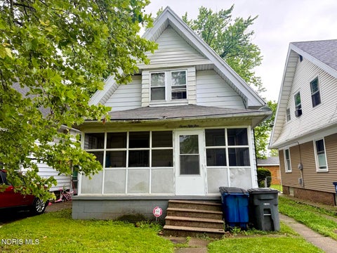 Tiny photo for 755 Dearborn Avenue, Toledo, OH 43605 (MLS # 10012904)