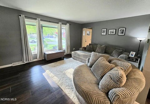 Tiny photo for 722 Meadow Springs Court, Maumee, OH 43537 (MLS # 10014119)