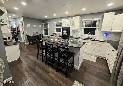 Tiny photo for 722 Meadow Springs Court, Maumee, OH 43537 (MLS # 10014119)
