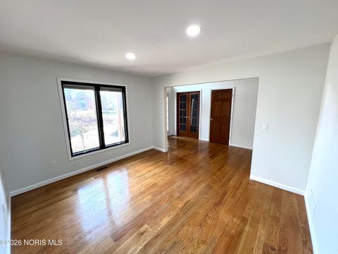 Tiny photo for 658 E Shoreline Drive, Holland, OH 43528 (MLS # 10003994)