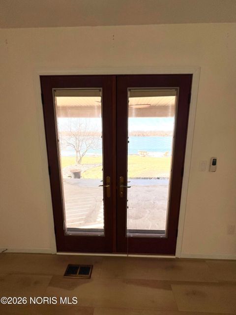 Tiny photo for 658 E Shoreline Drive, Holland, OH 43528 (MLS # 10003994)