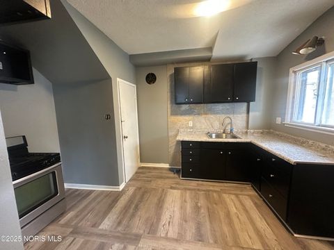 Tiny photo for 835 Toronto Avenue, Toledo, OH 43609 (MLS # 10001627)