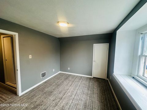 Tiny photo for 835 Toronto Avenue, Toledo, OH 43609 (MLS # 10001627)