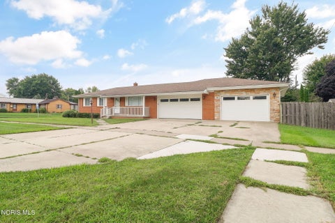 Photo of 298 S Coy Road, Oregon, OH 43616 (MLS # 10012837)