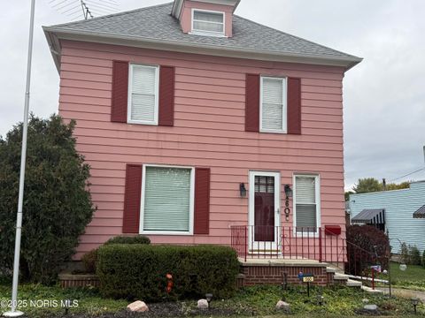 Tiny photo for 160 Elm Street, Fostoria, OH 44830 (MLS # 10000915)