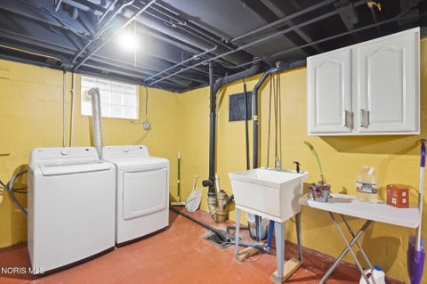 Tiny photo for 405 W Wayne Street, Maumee, OH 43537 (MLS # 10013776)