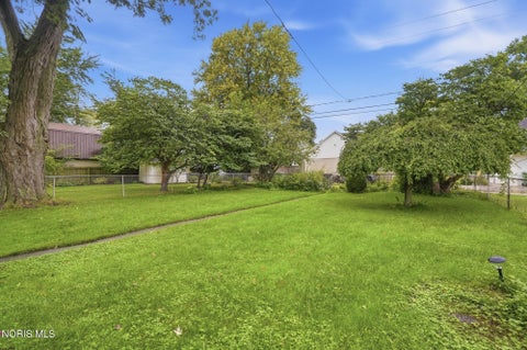 Tiny photo for 405 W Wayne Street, Maumee, OH 43537 (MLS # 10013776)